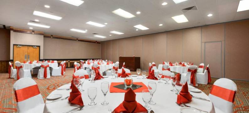 吉莱特华美达广场酒店会议中心(Ramada Plaza by Wyndham Gillette Conference Center)图片