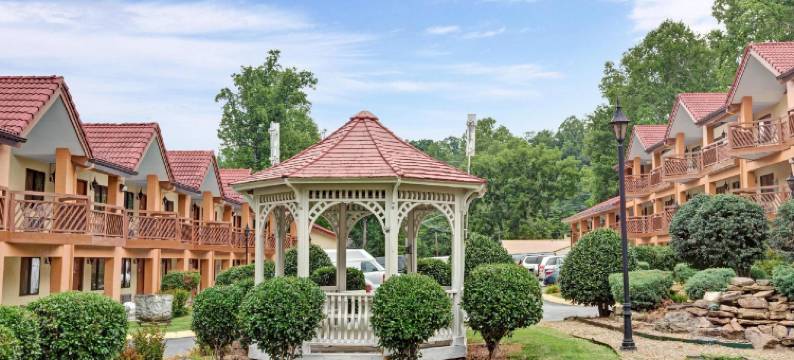 加特林堡市中心速8酒店及会议中心(Super 8 by Wyndham Downtown Gatlinburg at Convention Center)图片