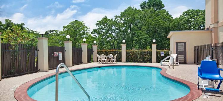 IAH西-格林斯伯恩特速8酒店(Super 8 by Wyndham IAH West/Greenspoint)图片