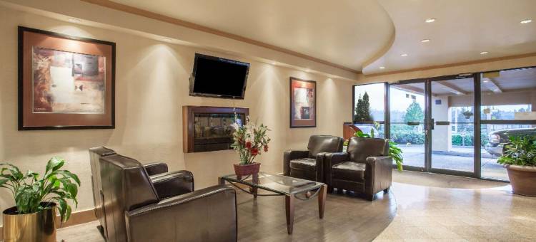 高贵林华美达酒店(Ramada by Wyndham Coquitlam)图片