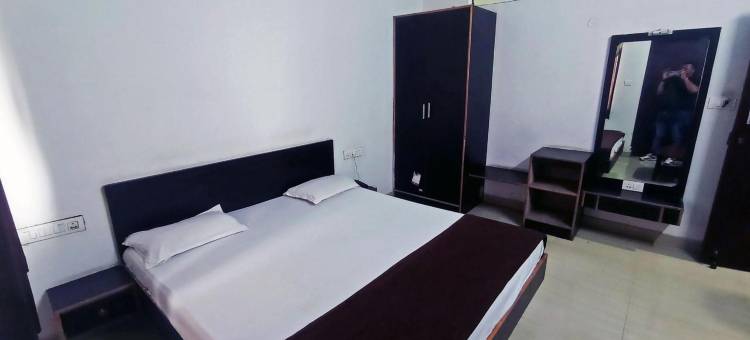 Savanur Deluxe Lodge图片