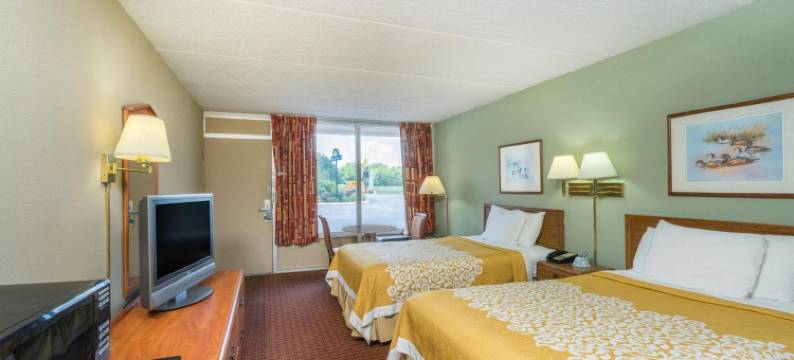 米尔斯飓风戴斯酒店(Days Inn by Wyndham Hurricane Mills)图片