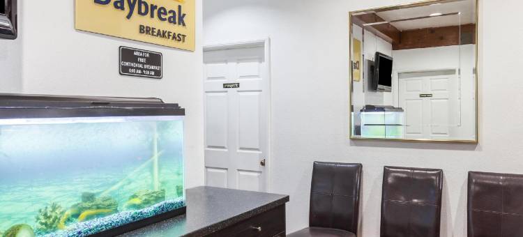 卡斯泰克六旗魔术山戴斯酒店(Days Inn by Wyndham Castaic Six Flags Magic Mountain)图片