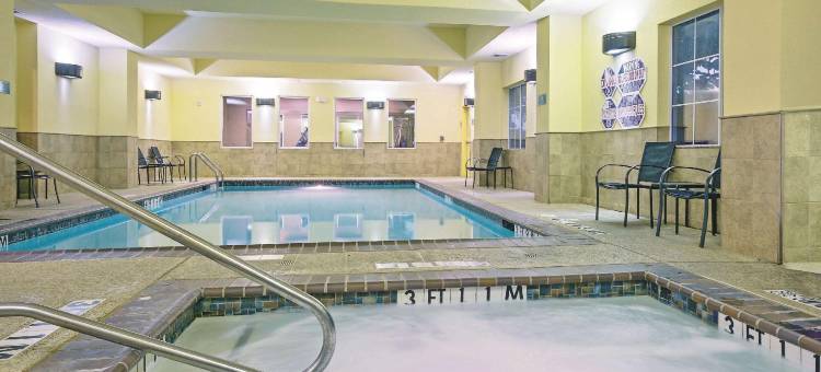 沃思堡东北购物中心拉昆塔温德姆套房酒店(La Quinta Inn & Suites by Wyndham Fort Worth NE Mall)图片