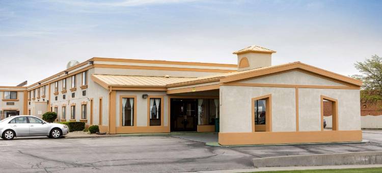 布卢明顿大学区凯艺套房酒店(Quality Inn & Suites Bloomington University Area)图片