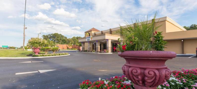 戈尔兹伯勒温德姆速8酒店(Super 8 by Wyndham Goldsboro)图片