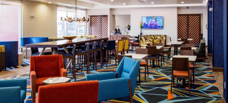 俄克拉何马城机场拉昆塔温德姆套房酒店(La Quinta Inn & Suites by Wyndham Oklahoma City Airport)图片