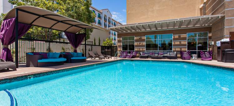 阿纳海姆度假区智选假日套房酒店(Holiday Inn Express & Suites Anaheim Resort Area)图片