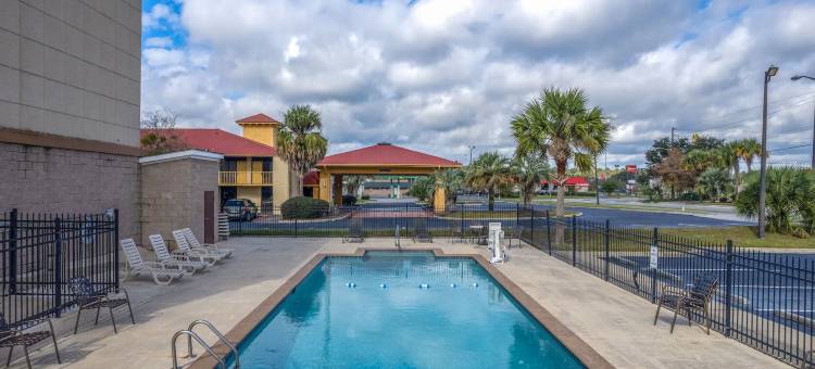 萨凡纳南呗盟套房酒店(Baymont by Wyndham Savannah South)图片