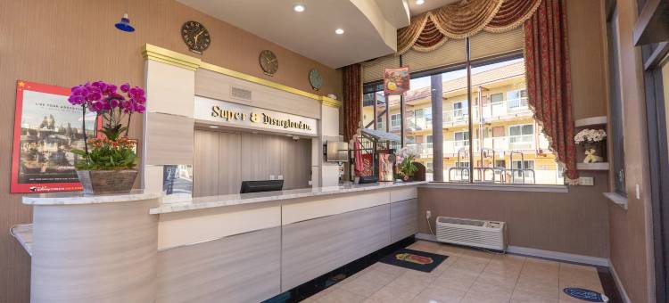 阿纳海姆迪士尼乐园大道速 8 酒店(Super 8 by Wyndham Anaheim/Disneyland Drive)图片