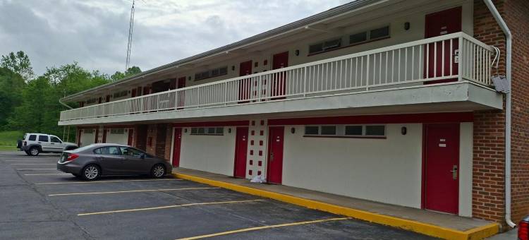 家乡弗吉尼亚斯汤顿11号公路旅馆(Hometown Inn Staunton VA Near Hwy 11)图片