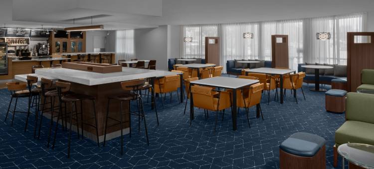 圣塔克拉利塔瓦伦西亚万怡酒店(Courtyard Santa Clarita Valencia)图片