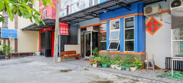 红多兹酒店-近梭罗阿迪苏西普托街(RedDoorz Near Jalan Adi Sucipto Solo)图片