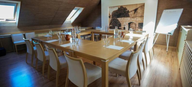 伊莫拉乌德法尔哈兹酒店(Imola Udvarház Dessert Hotel)图片