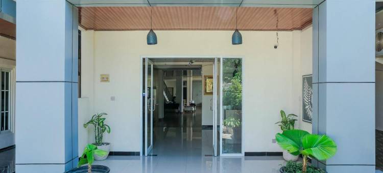 RedDoorz Plus at GNG Hotel El Tari Airport Kupang图片