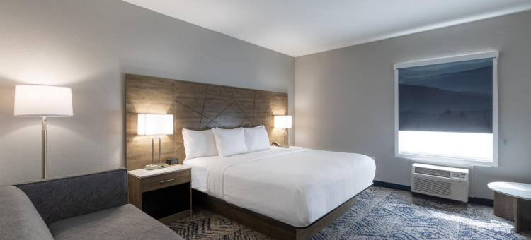 罗德威套房酒店 - 近奥特莱斯购物中心 - 阿什维尔(Rodeway Inn & Suites Near Outlet Mall - Asheville)图片