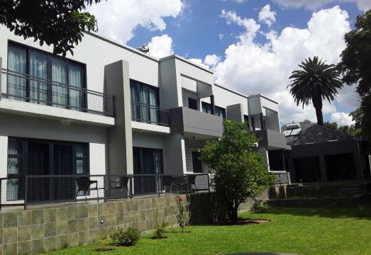 La Orchard Hotel Over view