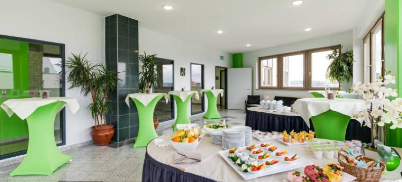 西南公园诺威纳酒店(Novina Hotel Suedwestpark Nuernberg)图片