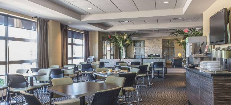 彼得华华品质酒店及套房(Quality Inn & Suites)图片