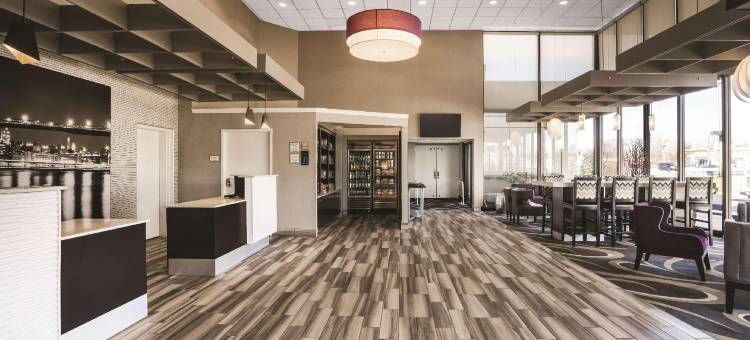 克利夫顿卢瑟福拉昆塔温德姆套房酒店(La Quinta Inn & Suites by Wyndham Clifton/Rutherford)图片