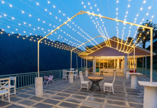 Moustache Shoja, Jibhi Hotel Overview