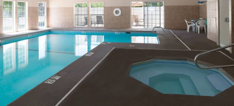 科达伦呗盟套房酒店(Baymont by Wyndham Coeur d'Alene)图片