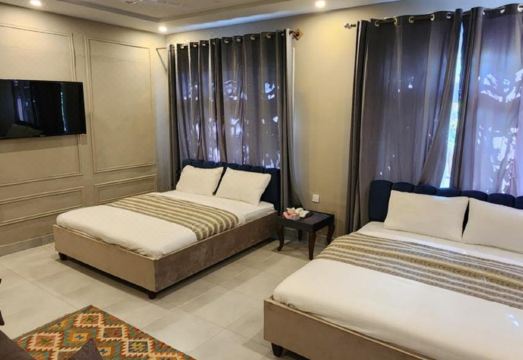 Green Orchard SkarduHotel Overview