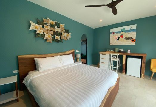 Le Petit Saint Tropez Hotel Overview