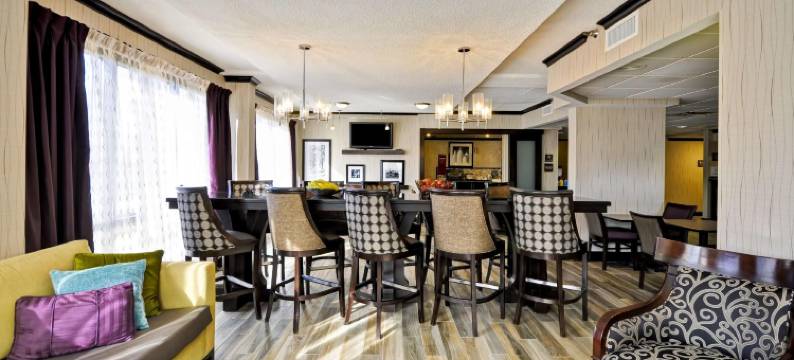 希尔顿欢朋酒店-堪萨斯城机场(Hampton Inn Kansas City-Airport)图片