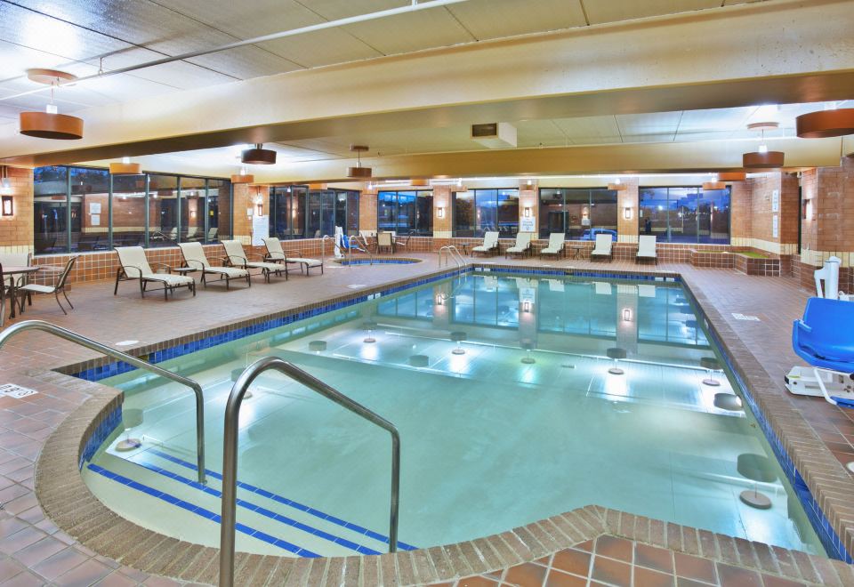 Holiday Inn Manitowoc Over view