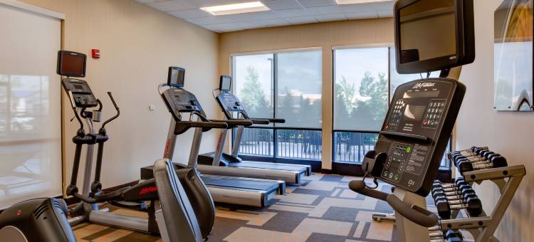 印第安纳波利斯诺伯斯维尔万怡酒店(Courtyard Indianapolis Noblesville)图片