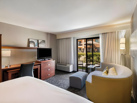 喷泉谷亨廷顿海滩索尼斯塔精选酒店