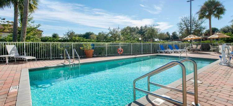 塔瓦雷斯北舒适套房酒店(Comfort Inn & Suites Tavares North)图片