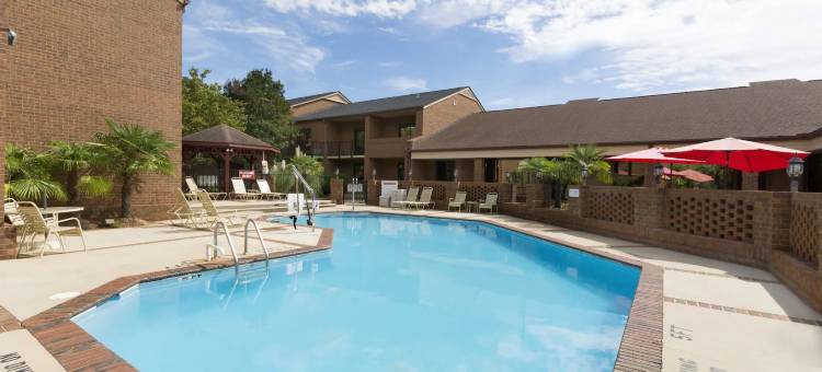 罗利温德姆华美达酒店(Ramada by Wyndham Raleigh)图片