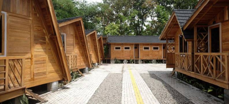 科洛帕克科布曼城市景观别墅酒店(Urbanview Villa Kolopaking Kebumen by RedDoorz)图片