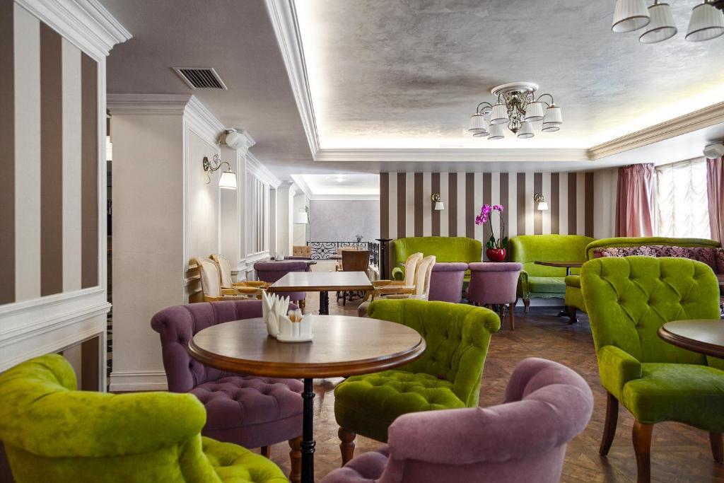 Renome Hotel Over view