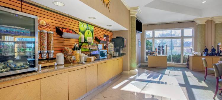 温斯顿塞勒姆拉昆塔温德姆套房酒店(La Quinta Inn & Suites by Wyndham Winston-Salem)图片