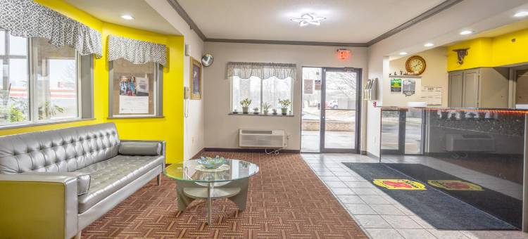 大急流城速8酒店(Super 8 by Wyndham Big Rapids)图片