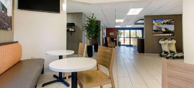 加勒斯体育馆公园旅馆-阿桑德连锁酒店(Gallus Stadium Park Inn, Ascend Hotel Collection)图片