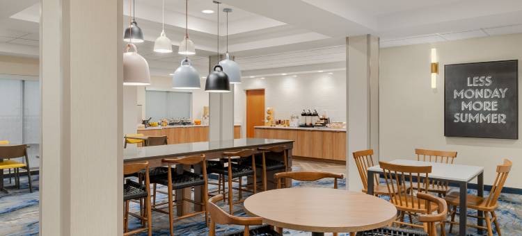 布卢明顿万豪万枫酒店(Fairfield Inn & Suites Bloomington)图片