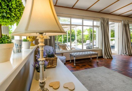 Oude Berg Guesthouse - 10 Caledon Street Hotel Overview