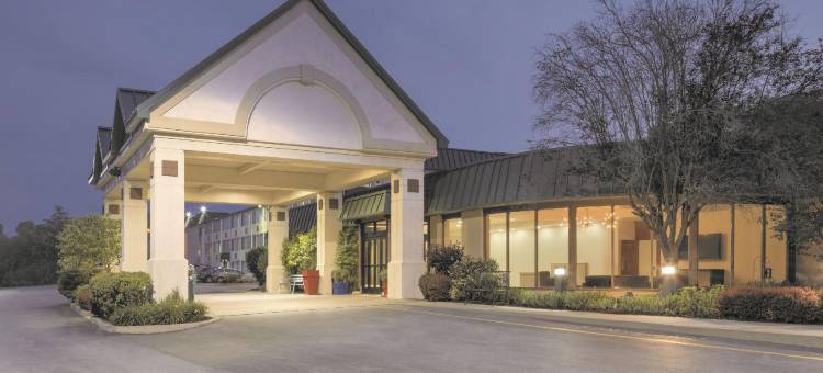 比弗福尔斯温德姆华美达酒店(Ramada by Wyndham Beaver Falls)图片