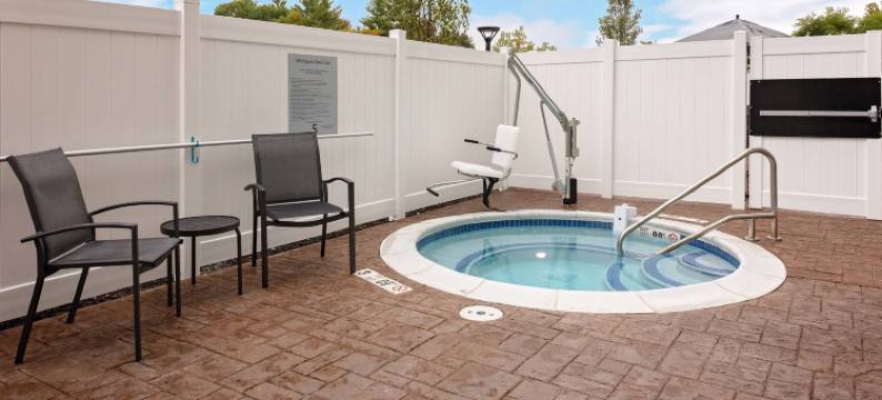 昆斯伯里-格伦斯福尔斯/乔治湖地区万枫酒店及套房(Fairfield Inn & Suites Queensbury Glens Falls/Lake George Area)图片