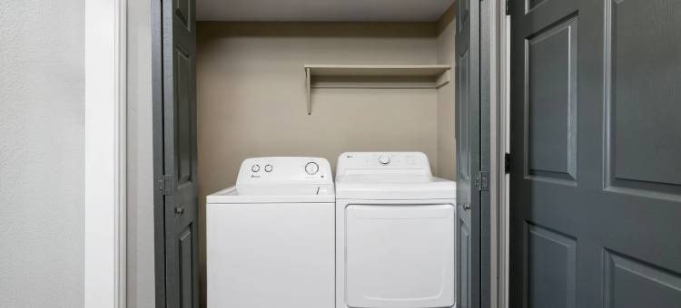 甘乃迪鹰巢套房酒店 - 温德姆旅屋(Eagle's Den Suites Kenedy a Travelodge by Wyndham)图片