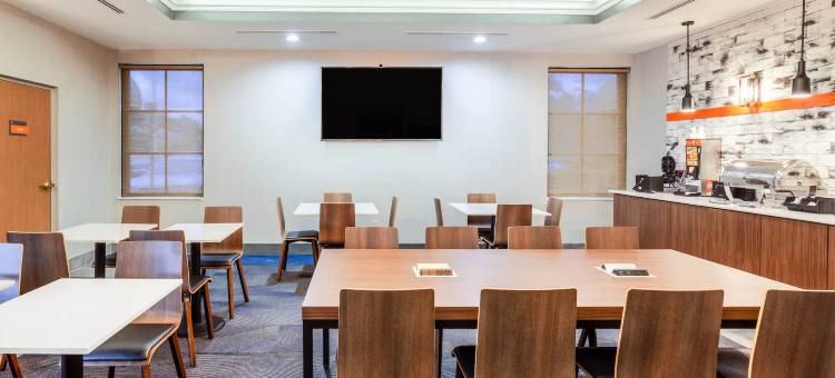 圣彼得堡东北拉昆塔温德姆套房酒店(La Quinta Inn & Suites by Wyndham St. Petersburg Northeast)图片