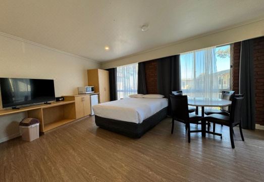 Dandenong Motel Hotel Overview
