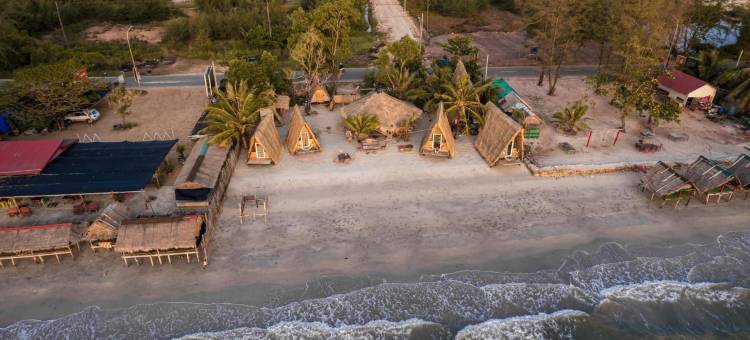 年轻狂野和自由旅馆(Young Wild and Free)图片