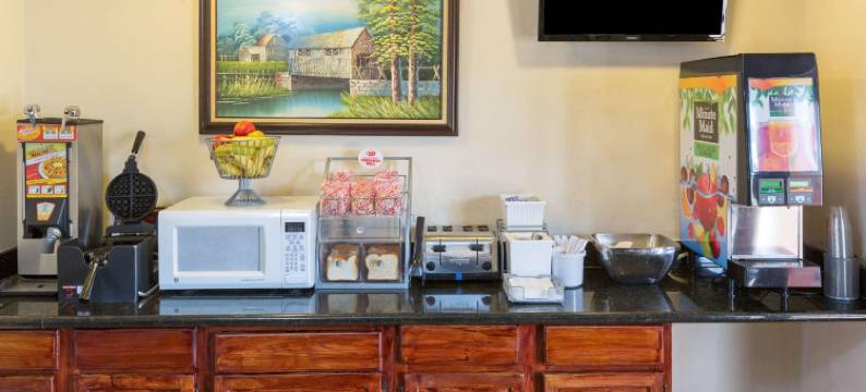 伯锡尔城-什里夫波特地区速8酒店(Super 8 by Wyndham Bossier City/Shreveport Area)图片