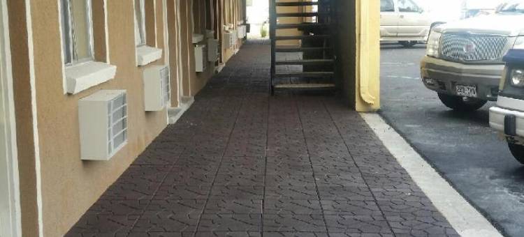 丹佛中心速8酒店(Super 8 by Wyndham Denver Central)图片