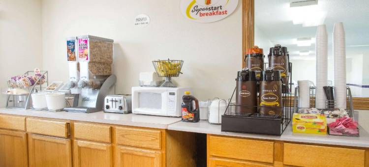 蒙莫斯温德姆速8酒店(Super 8 by Wyndham Monmouth IL)图片